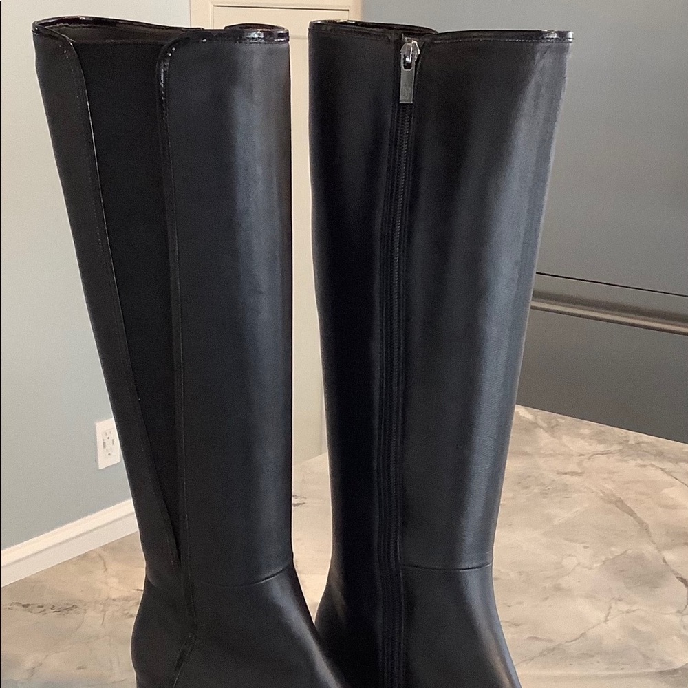 Like new Donald/Pliner Camille Leather Boot - Picture 7 of 12